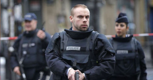 Fransa’da turistlere silahlı saldırı!