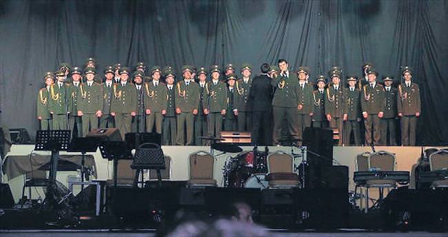 Rus Ordu Korosu Kıbrıs’ta konser verdi