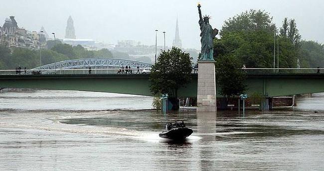 Fransa’da selin faturası giderek ağırlaşıyor