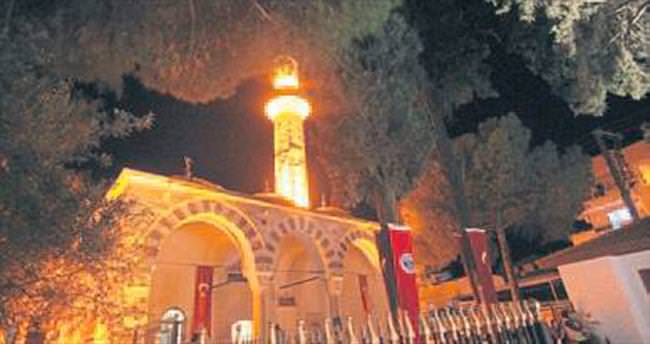 Menderes’te tarihi cami ibadete açıldı