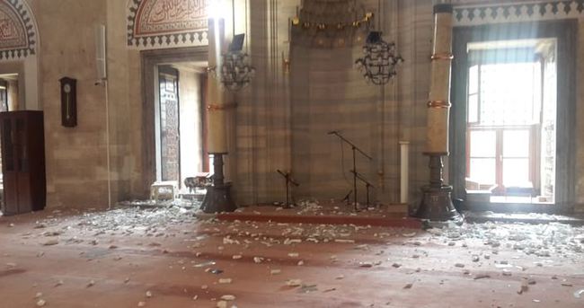 Patlamada hasar gören Şehzade Camii’nde onarım çalışması