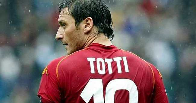Totti’nin sözleşmesi 1 yıl uzatıldı
