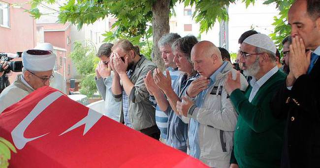 İstanbul’daki terör saldırısında hayatını kaybedenler toprağa verliyor