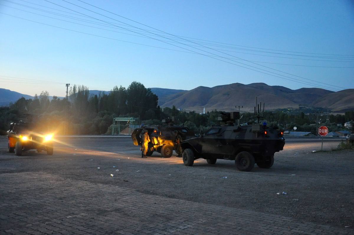 Kağızman’da askeri lojmanlara roketatarlı saldırı