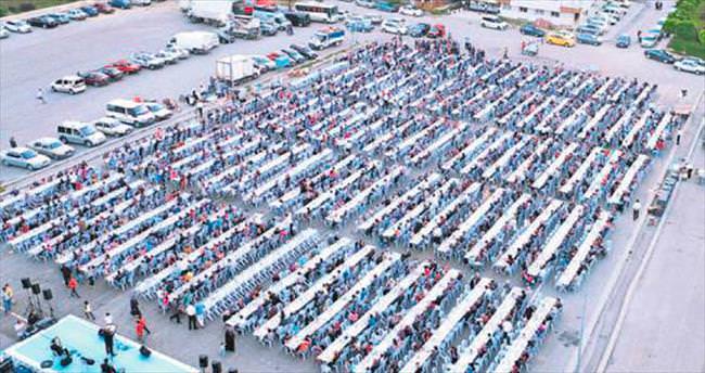 Mamak Belediyesi’nden 4 bin kişilik iftar sofrası