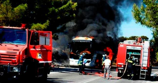 Rodos’ta Türk turistlerin otobüsü yandı