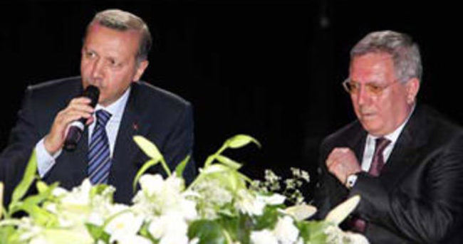 Cumhurbaşkanı Erdoğan’dan Aziz Yıldırım’a tebrik