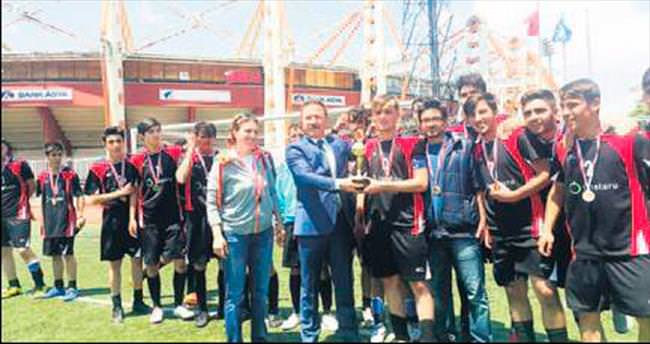 Kızılcahamam Anadolu İHL futbolda Ankara şampiyonu oldu