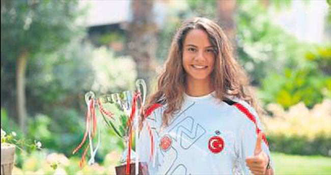 İzmirli İpek triatlonda Balkan şampiyonu oldu
