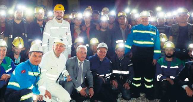400 metre derinlikte madencilerle iftar