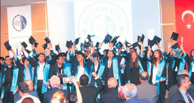 ASO Teknik Koleji ilk mezunlarını verdi