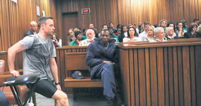 Pistorius mahkemede protezsiz yürüdü