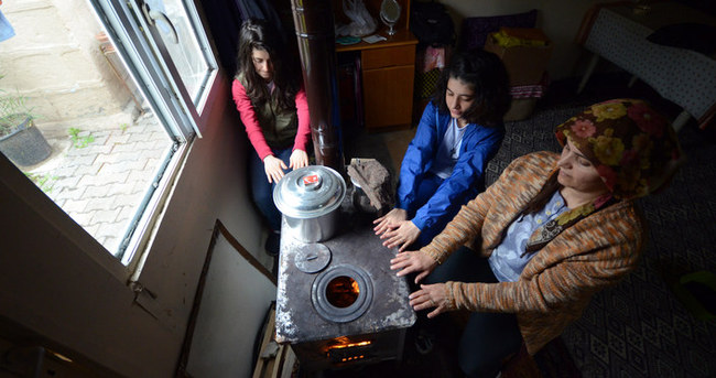 Kars’ta evlerde hala soba yakılıyor