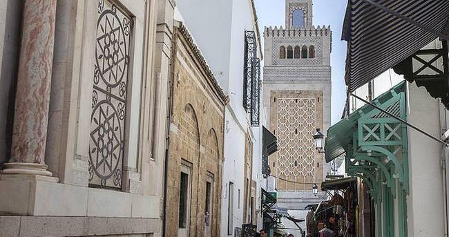 Tunus’ta olağanüstü hal 1 ay uzatıldı