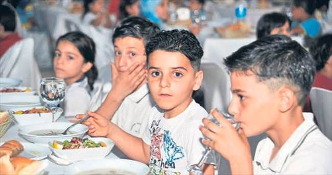 150 Suriyeli yetime iftar