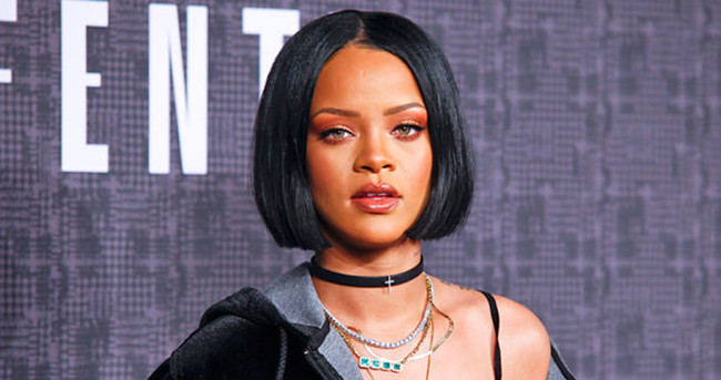 Rihanna konserinde gözyaşlarına hakim olamadı