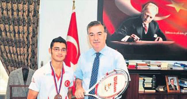Engelli sporcu Okan Eroğlu Vali Kerem Al’ı ziyaret etti