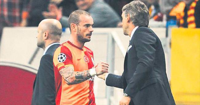 Sneijder’den Mancini’ye telefon: Beni al