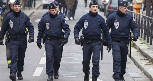 Fransa’da polislerin kimlik bilgileri internete sızdı