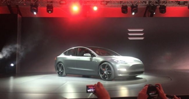Tesla Model 3 Performance nasıl olacak?