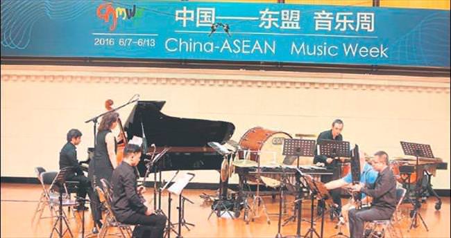 Ödüllü piyanist Atakan Sarı Çin’de konser verdi
