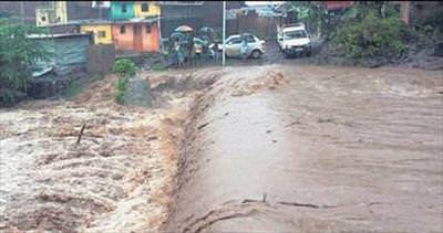 Hindistan’da muson 17 can aldı