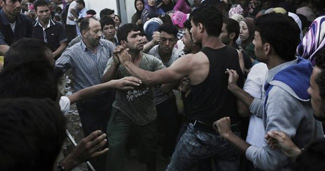 Mülteci kampında bıçaklı-sopalı kavga: 1 ölü, 8 yaralı
