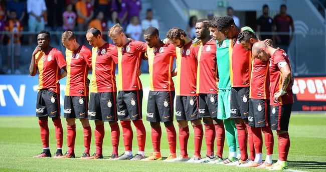 Galatasaray’ın hazırlık maçında saygı duruşu