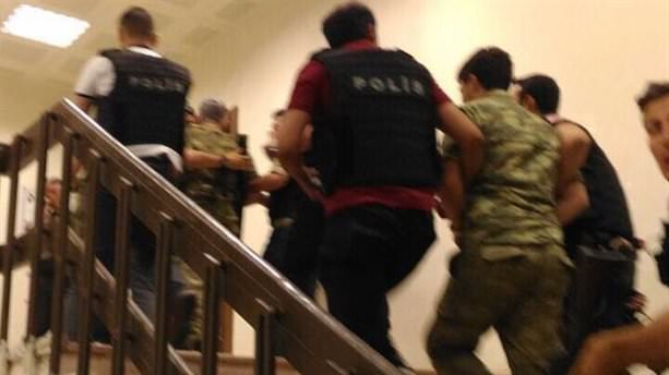 Ankara’da 29 general, 2 bin 389 asker gözaltında