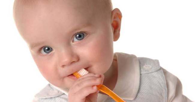 Çocuklarda ilk diş muayenesine dikkat