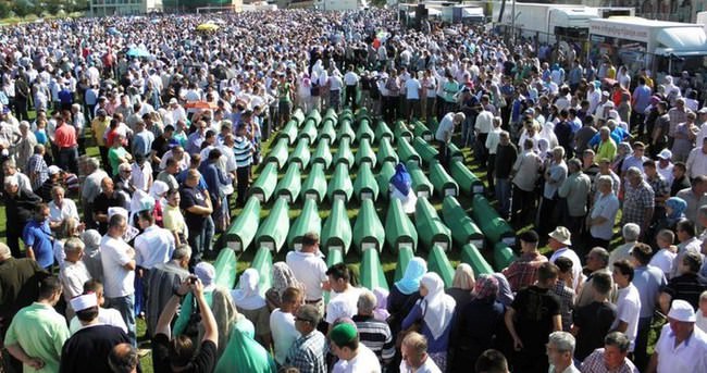 Bosna savaşının 8 kurbanı toprağa verildi