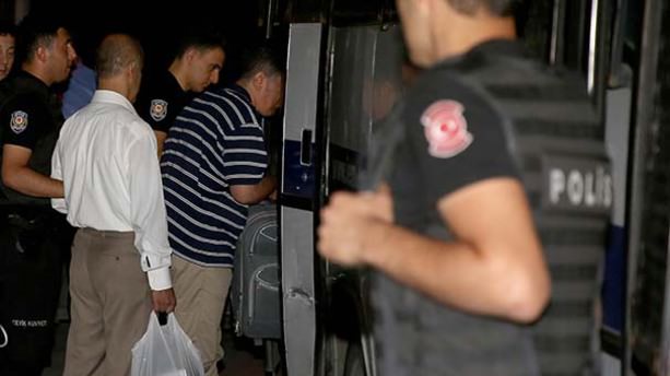 İstanbul’da FETÖ’cü 70 hakim ve savcı tutuklandı