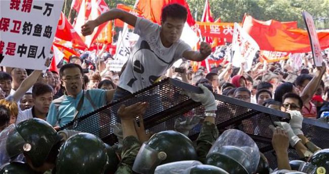 Çin’de protestocu köyün muhtarına tutuklama