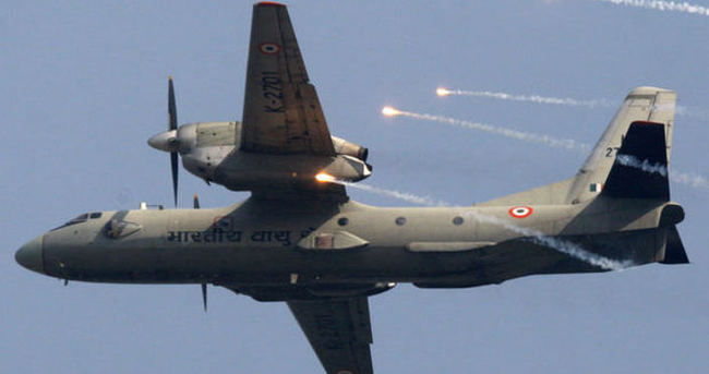 Hindistan’da askeri nakliye uçağıyla irtibat kesildi