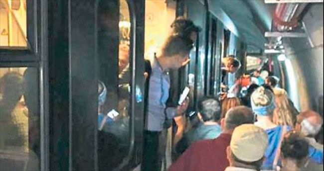 Metroda 14 saatlik teknik arıza korkuttu