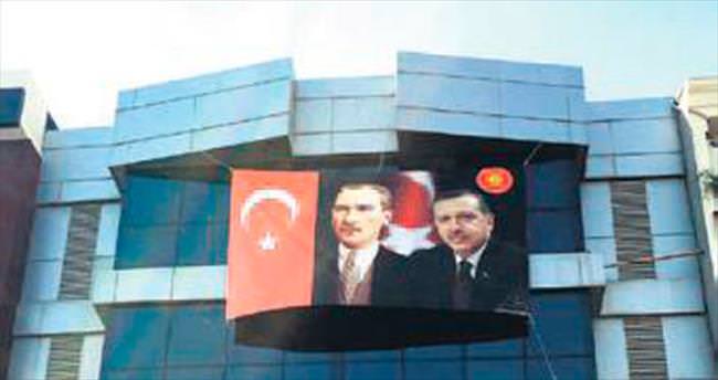 Kapatılan FETÖ okullarına Atatürk ve Erdoğan resmi