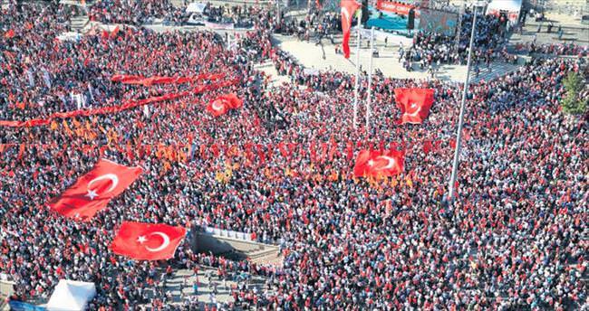 Taksim’de demokrasi mitingi