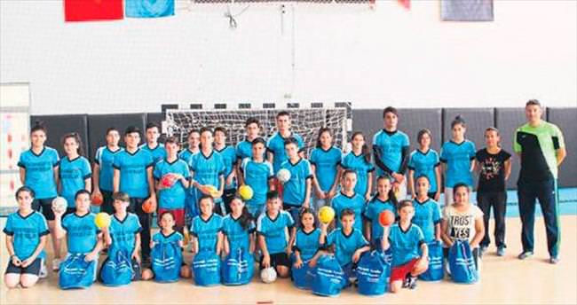 Yaz spor okulları tüm hızıyla sürüyor