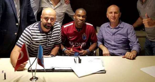 Trabzonspor Fabian Castillo’ya imzayı attırdı