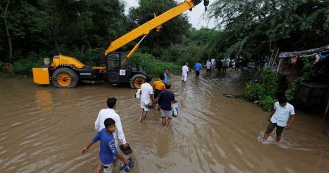 Muson yağmurları Hindistan’da 42 can aldı