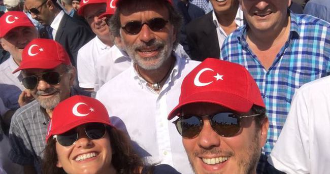 Türk Musevi Cemaati de Demokrasi ve Şehitler Mitinginde