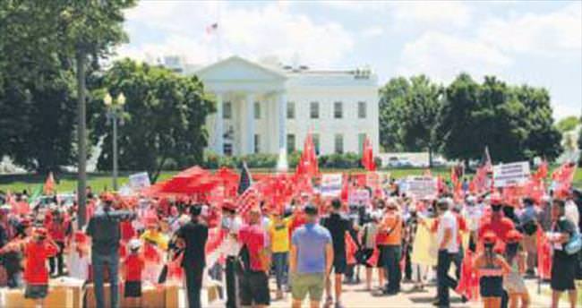 Beyaz Saray önünde demokrasi mitingi