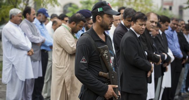 Pakistan’da hukukçular bir günlük boykotta
