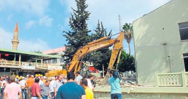 Serik Jandarma binası yıkıldı