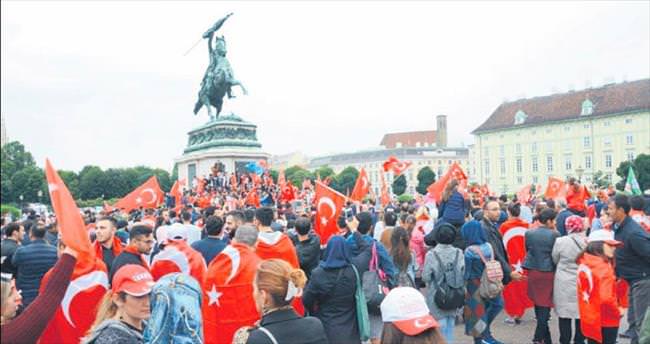 Avusturya’dan Türkler’e ceza