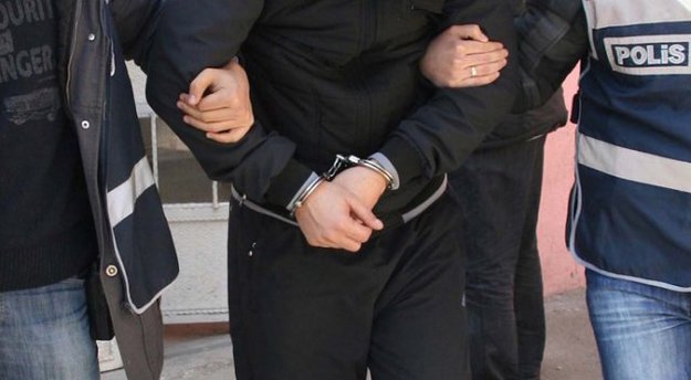 İzmir’de 51 polise gözaltı!