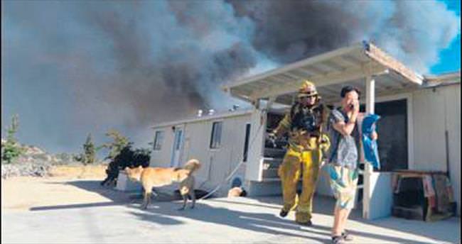 Kaliforniya yangınında 82 bin kişi tahliye edildi