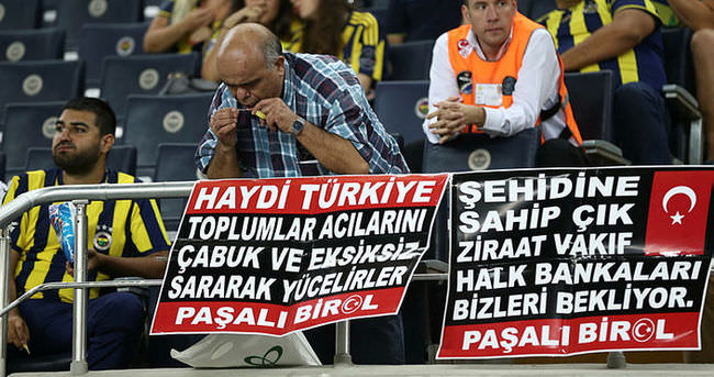 Fenerbahçe tribünlerinden teröre tepki!
