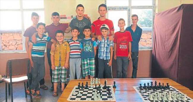 Gençlerin satranç merakı büyüyor