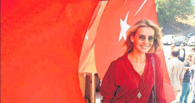 Ünlülerden Türk askerine büyük destek